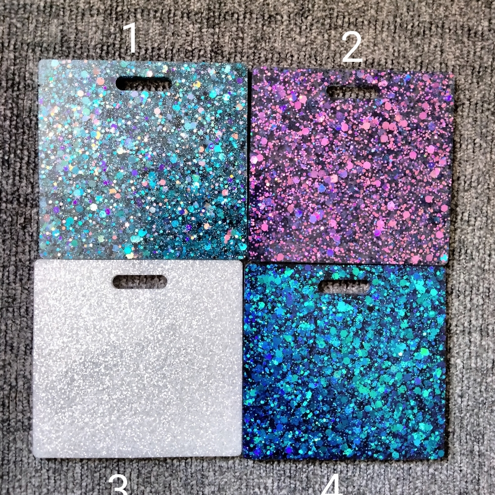 Customizable horizontal badge buddy